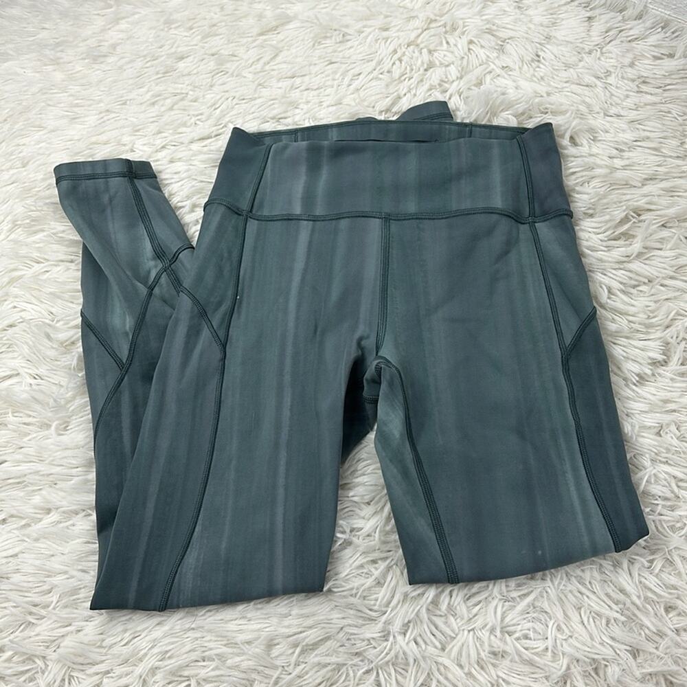 Lululemon In Movement Tight 25" *Everlux Linear Spray Dye White Deep Ocean